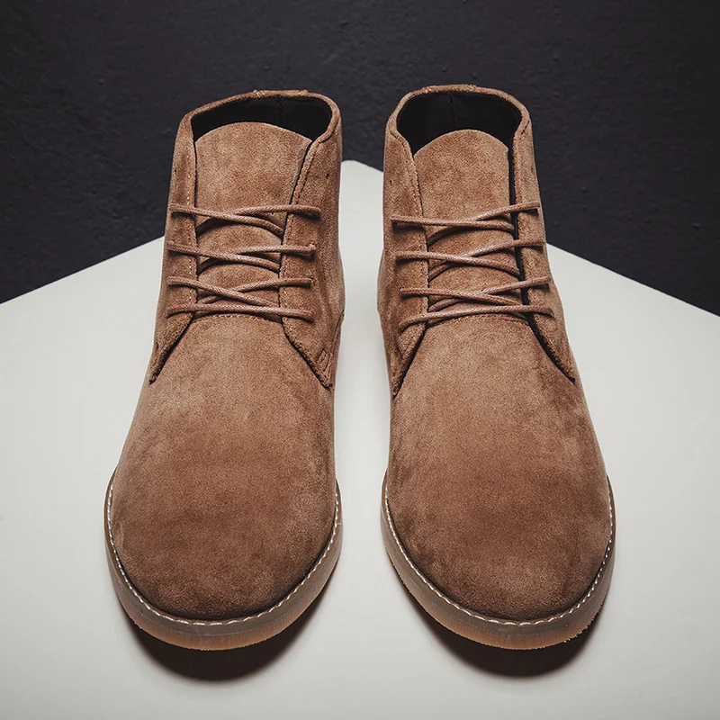 Comfortable suede chukka boots for men, classic ankle boots