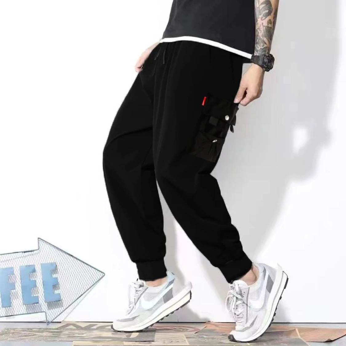 Men's cargo trousers - Modern jogging trousers with pockets, adjustable waistband