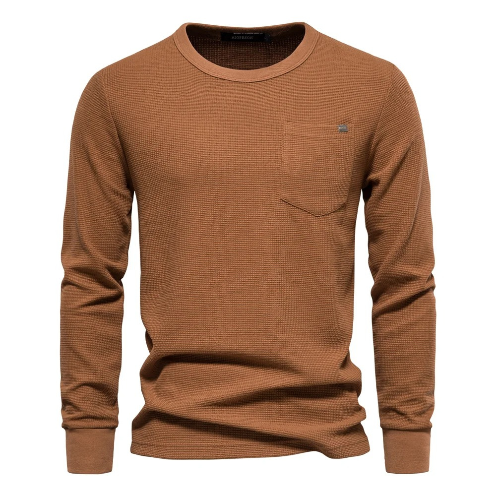 Men's sweater in waffle knit, long sleeve round neck with breast pocket