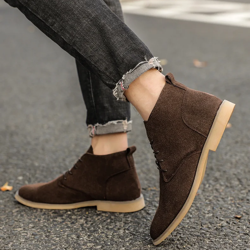 Comfortable suede chukka boots for men, fashionable casual shoes