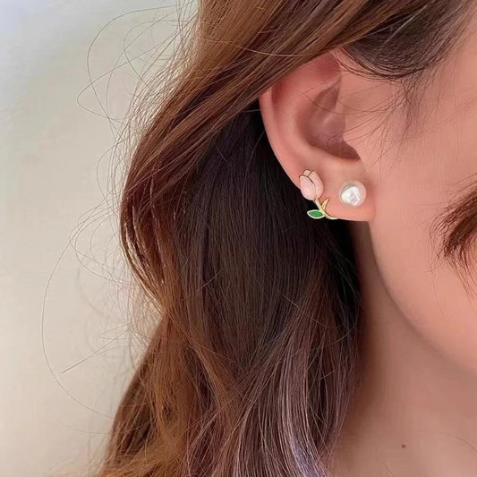 Tulip pearl stud earrings