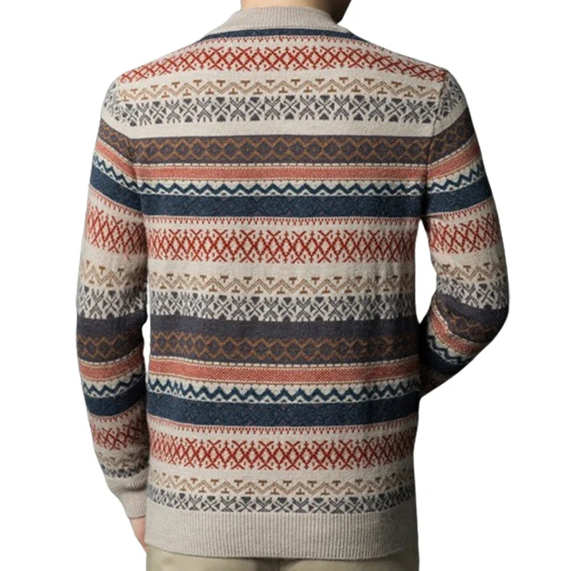 Men's patterned round neck sweater for winter comfort