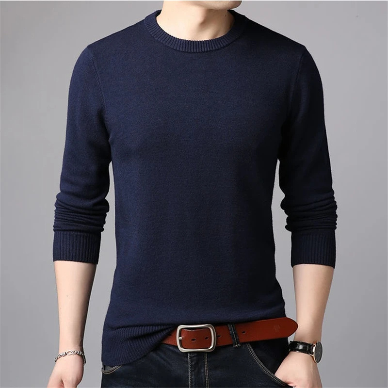 Classic round neck men's sweater with soft fabric for comfort