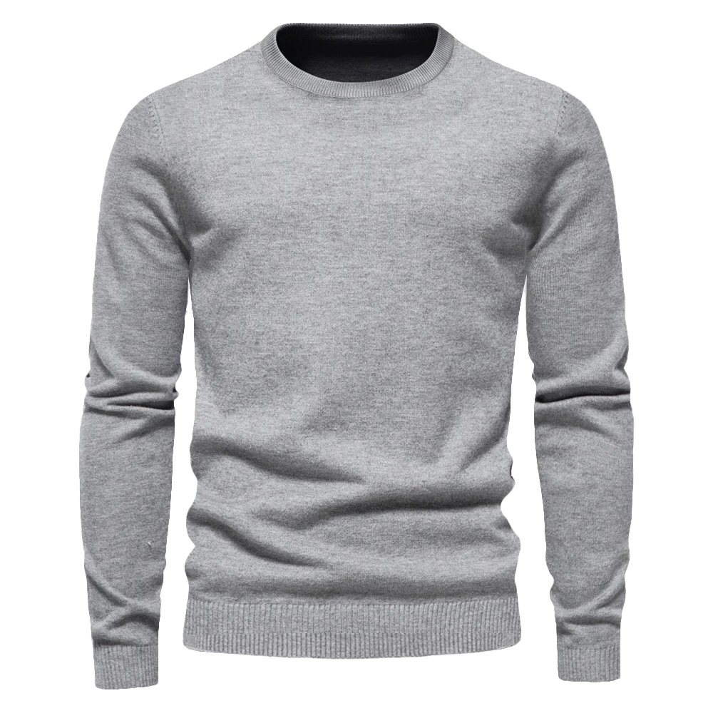 Minimalist round neck men's sweater for timeless style