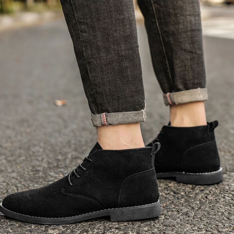 Comfortable suede chukka boots for men, fashionable casual shoes