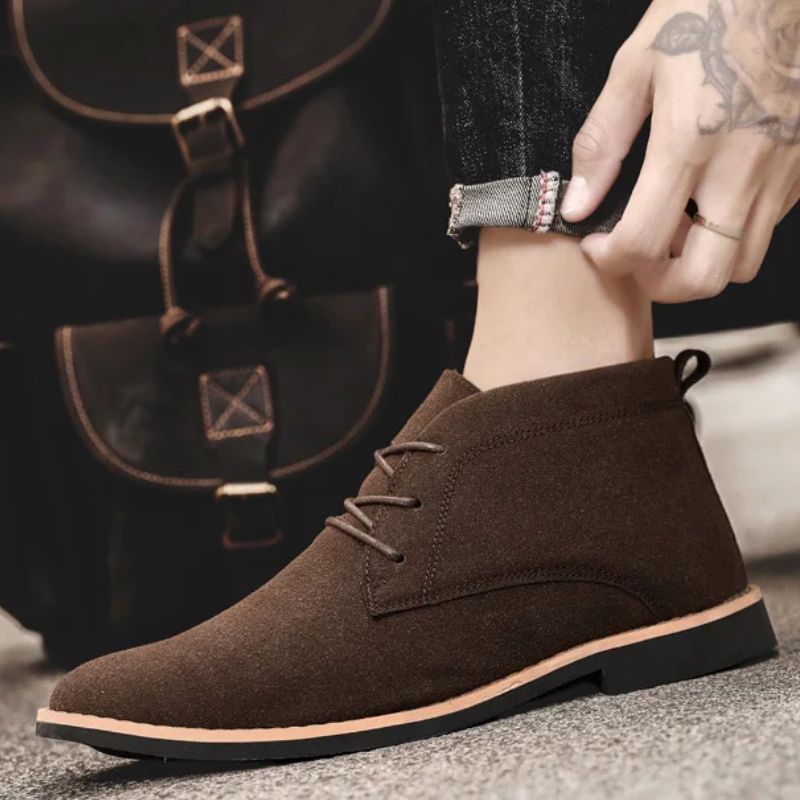 Comfortable suede chukka boots for men, fashionable casual shoes