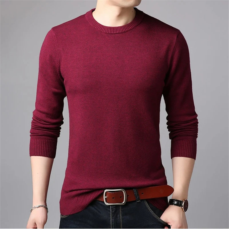 Classic round neck men's sweater with soft fabric for comfort