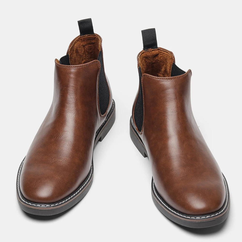 Classic men's Chelsea boots in leather with elasticated inserts