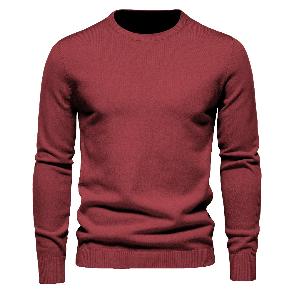 Minimalist round neck men's sweater for timeless style