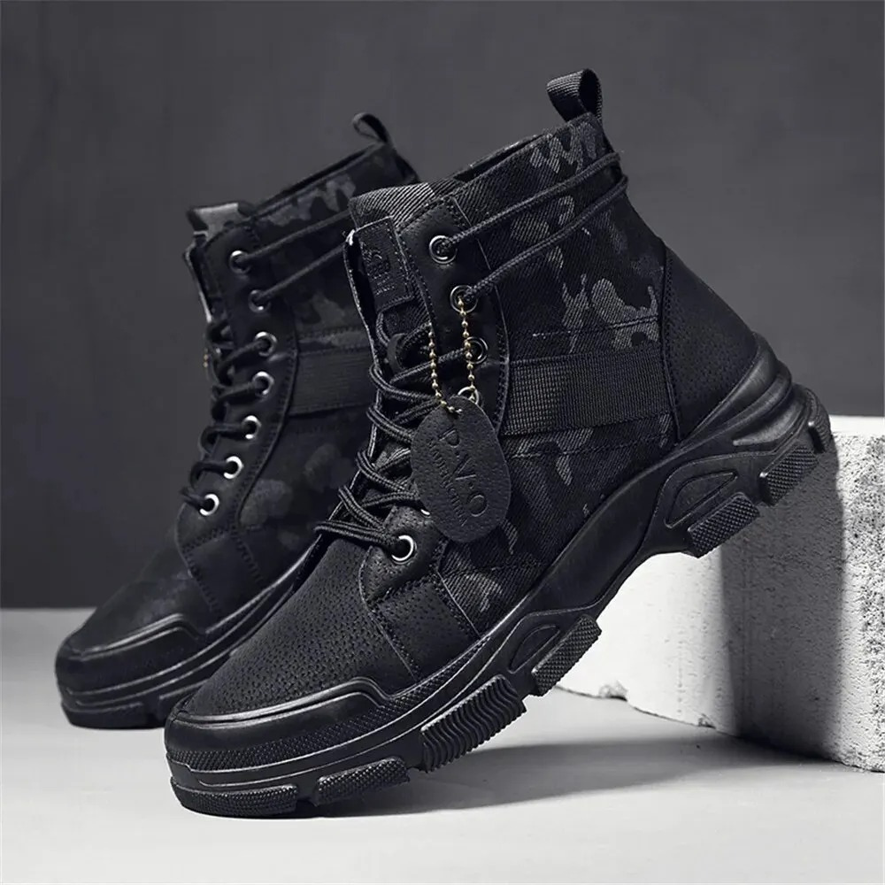 Men's boots with camouflage pattern and hard-wearing sole