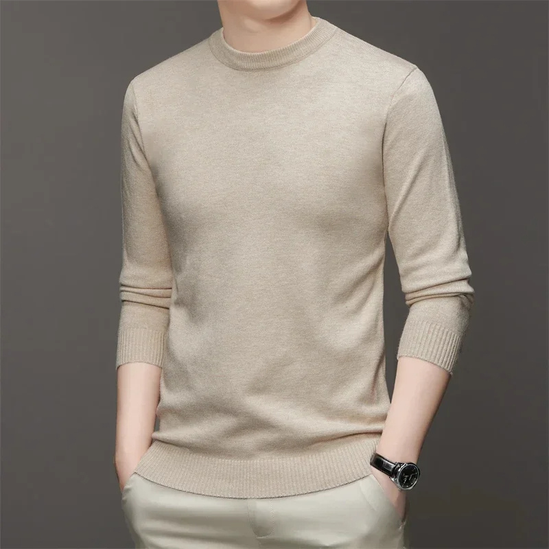 Simple Round Neck Men's Sweater with an Elegant Fit