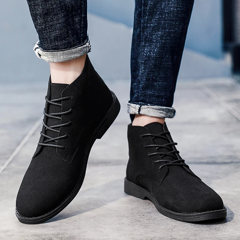 Fashionable suede chukka boots for men, lightweight casual shoes