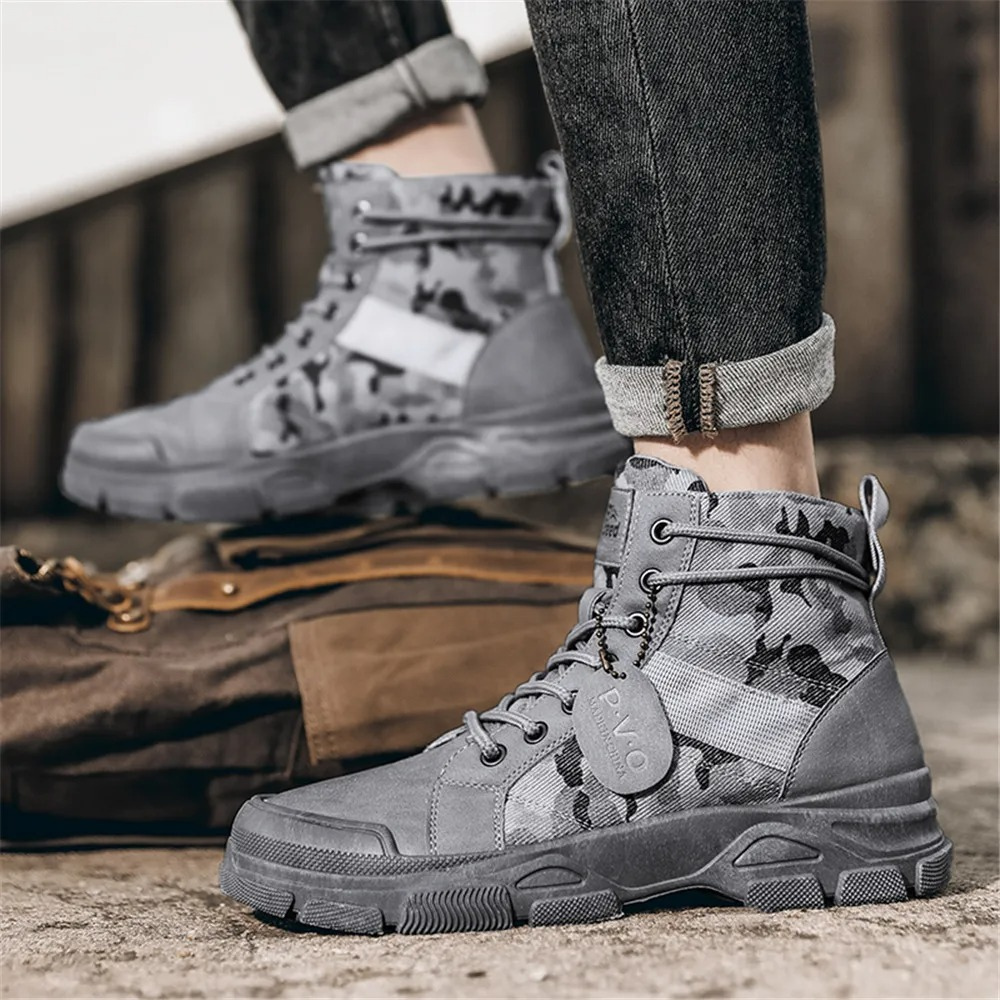 Men's boots with camouflage pattern and hard-wearing sole