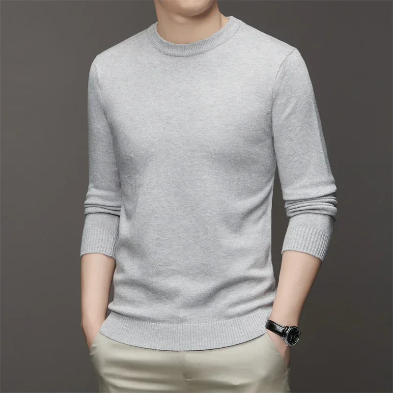 Simple Round Neck Men's Sweater with an Elegant Fit