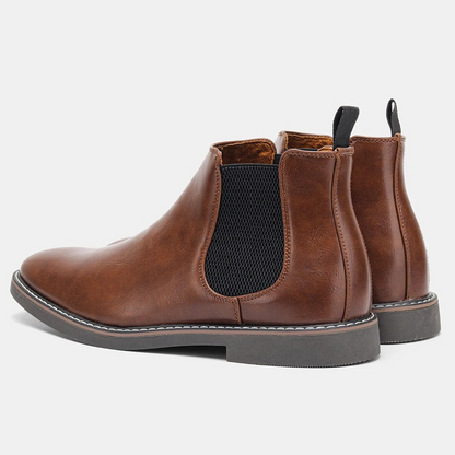 Classic men's Chelsea boots in leather with elasticated inserts