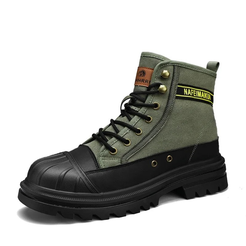 Men's boots with reinforced toe cap and robust canvas upper material