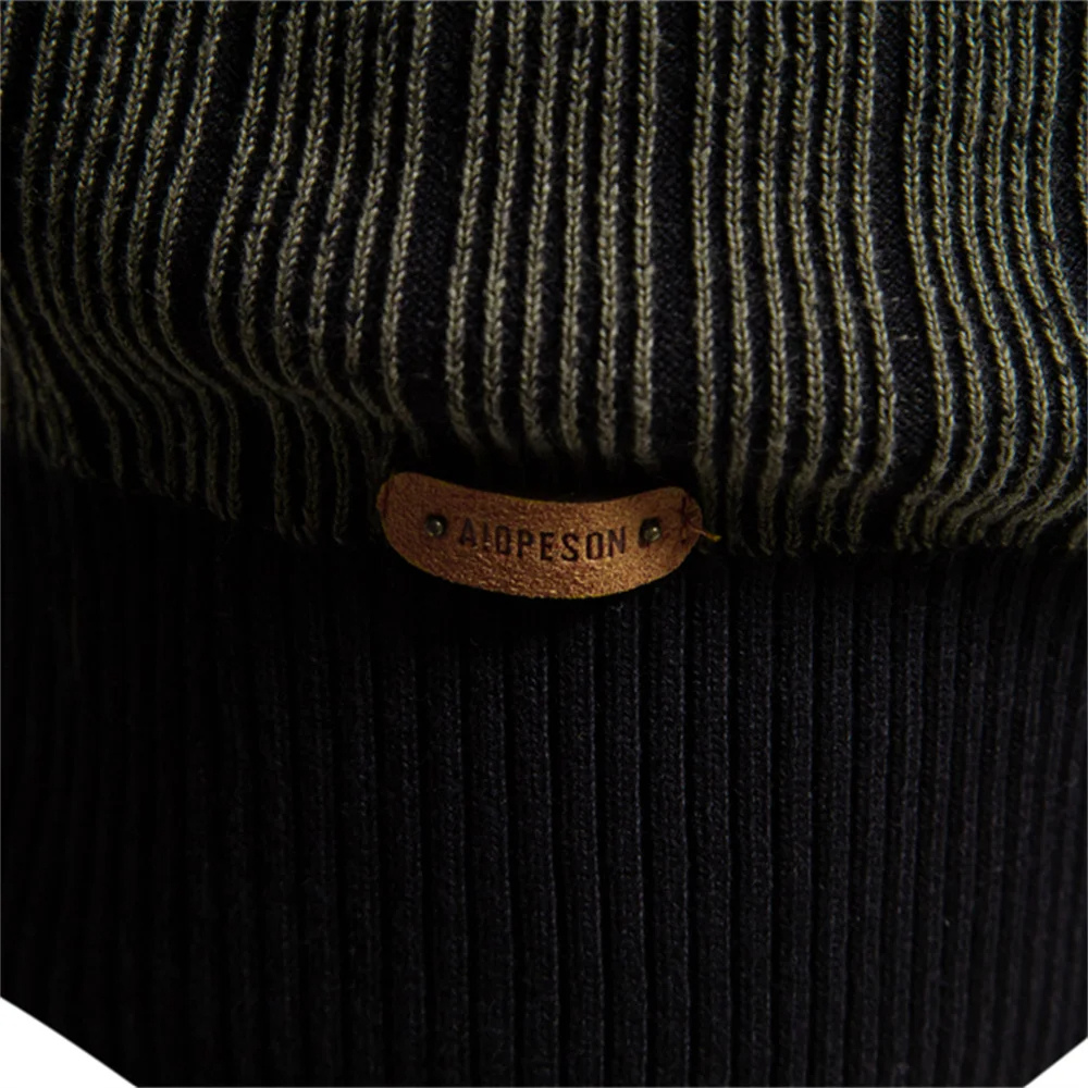 Turtleneck jumper men - Stylish turtleneck jumper with striped pattern