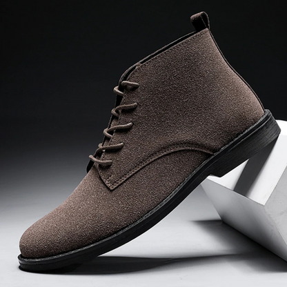 Fashionable suede chukka boots for men, lightweight casual shoes