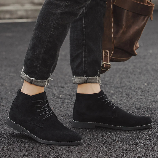 Comfortable suede chukka boots for men, classic ankle boots