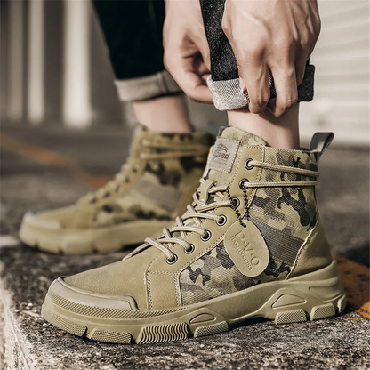 Men's boots with camouflage pattern and hard-wearing sole