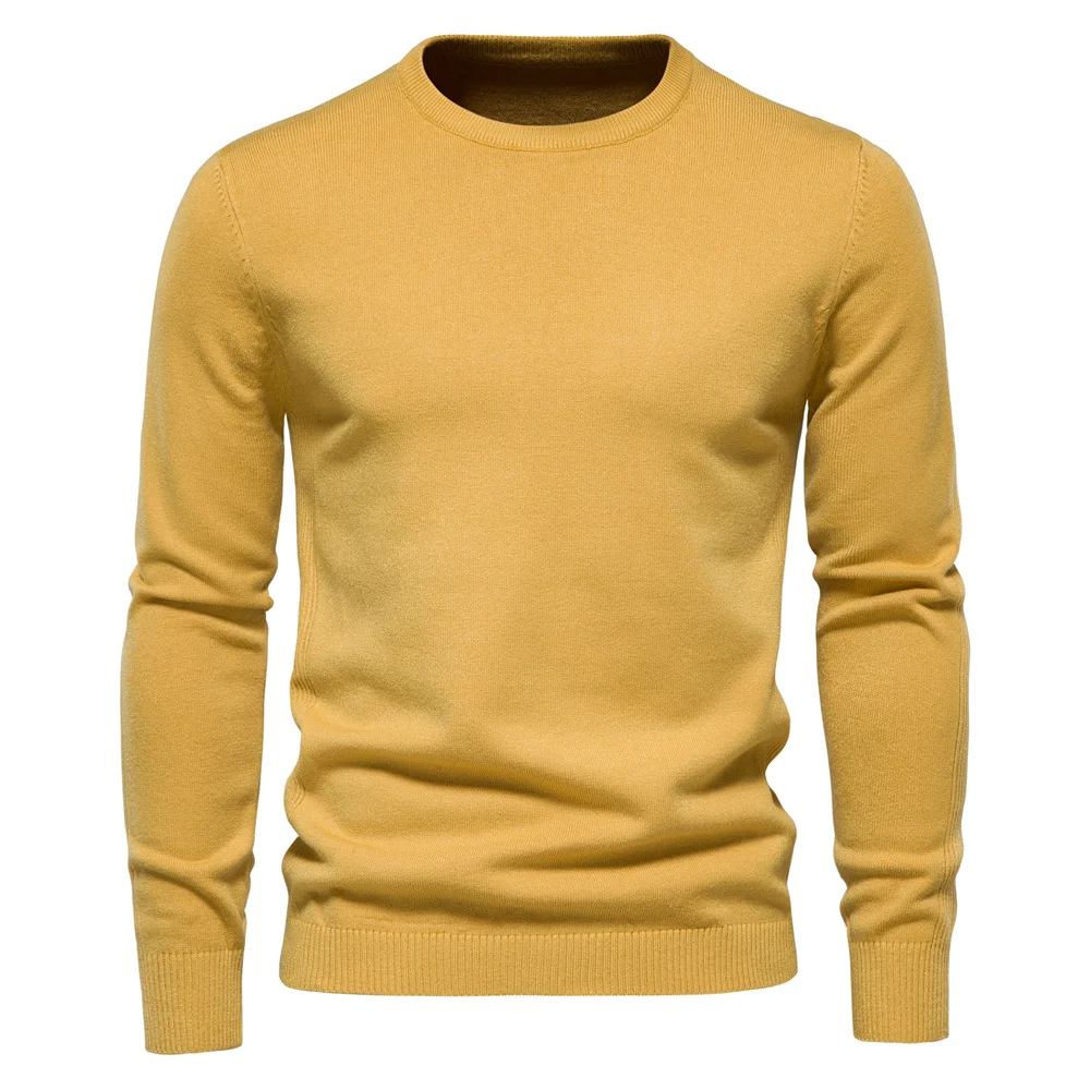 Minimalist round neck men's sweater for timeless style