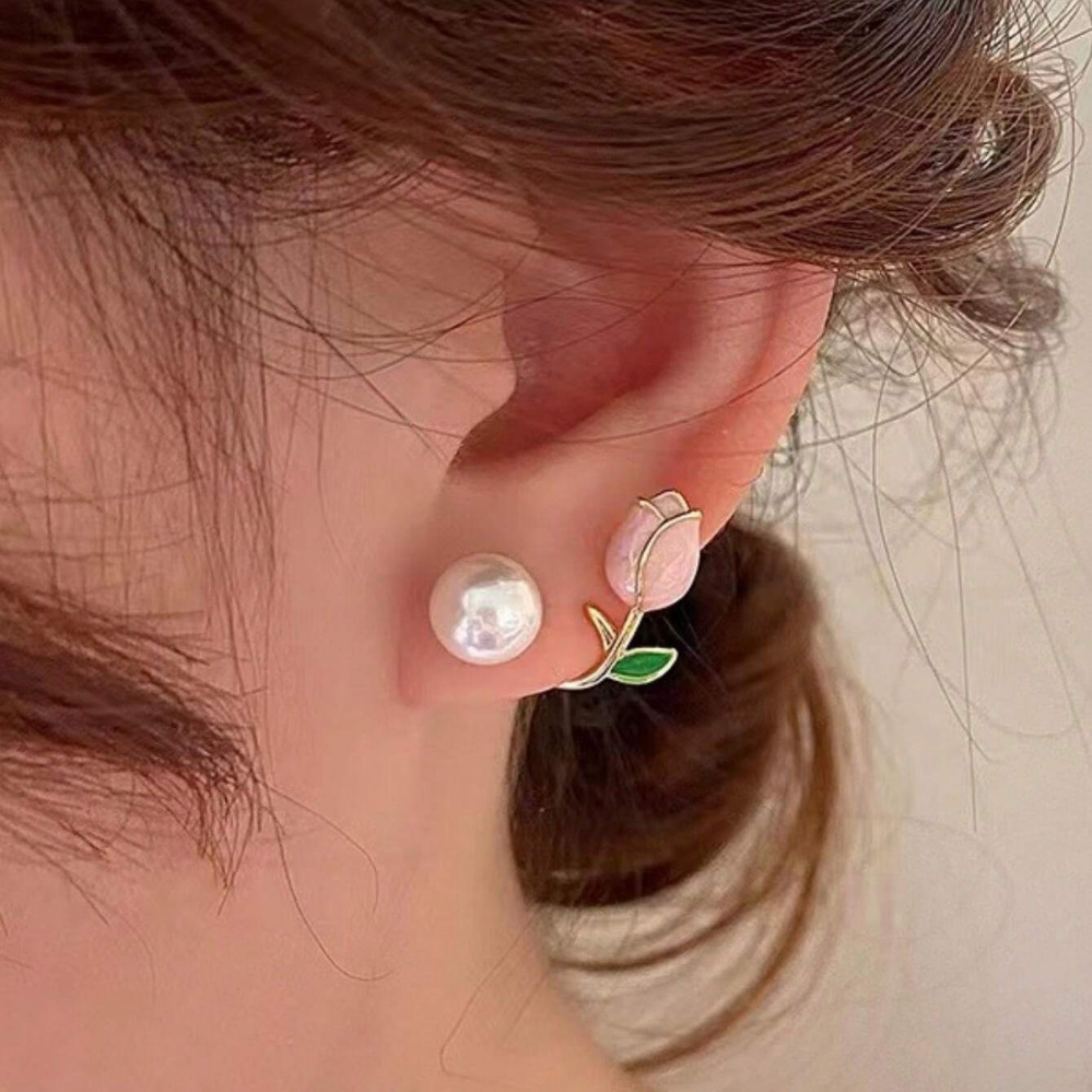 Tulip pearl stud earrings