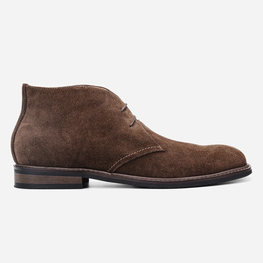 Elegant suede chukka boots for men, hardwearing boots