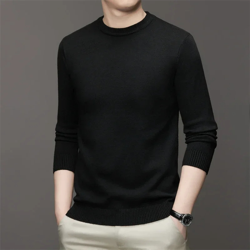 Simple Round Neck Men's Sweater with an Elegant Fit