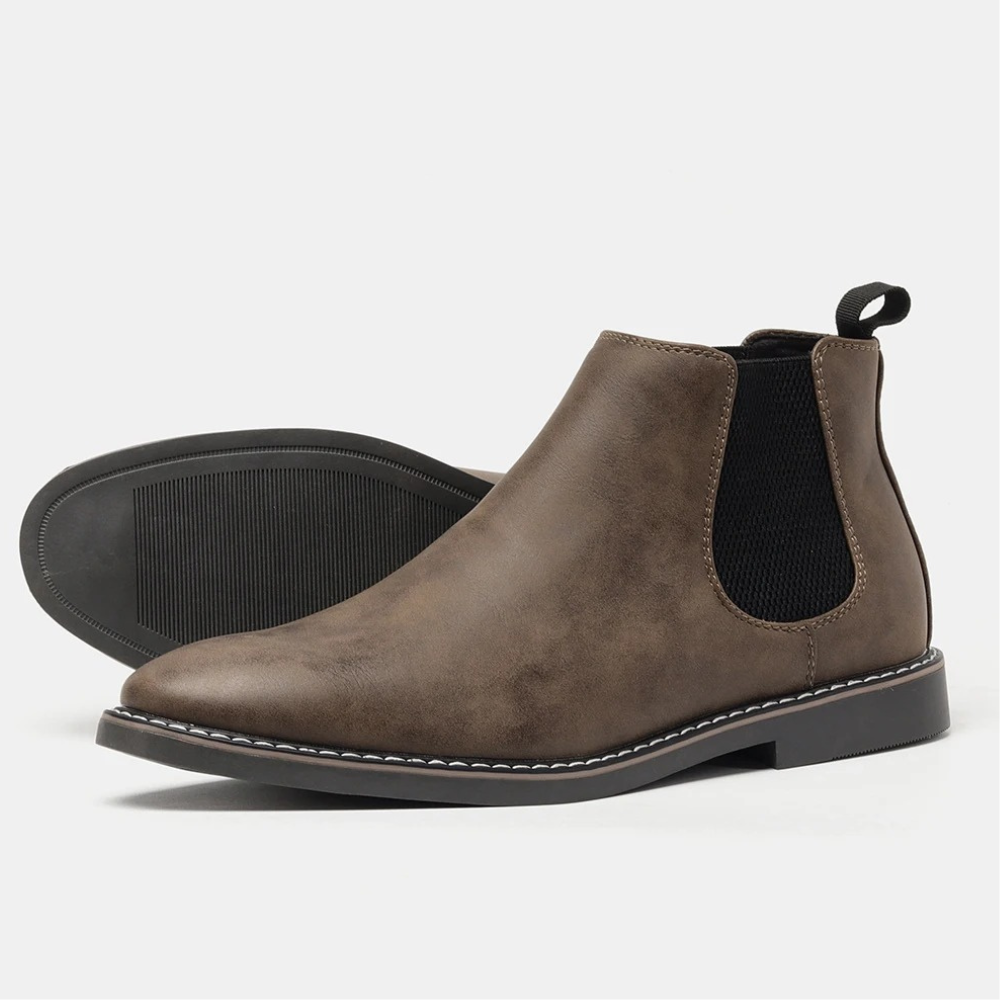 Classic men's Chelsea boots in leather with elasticated inserts