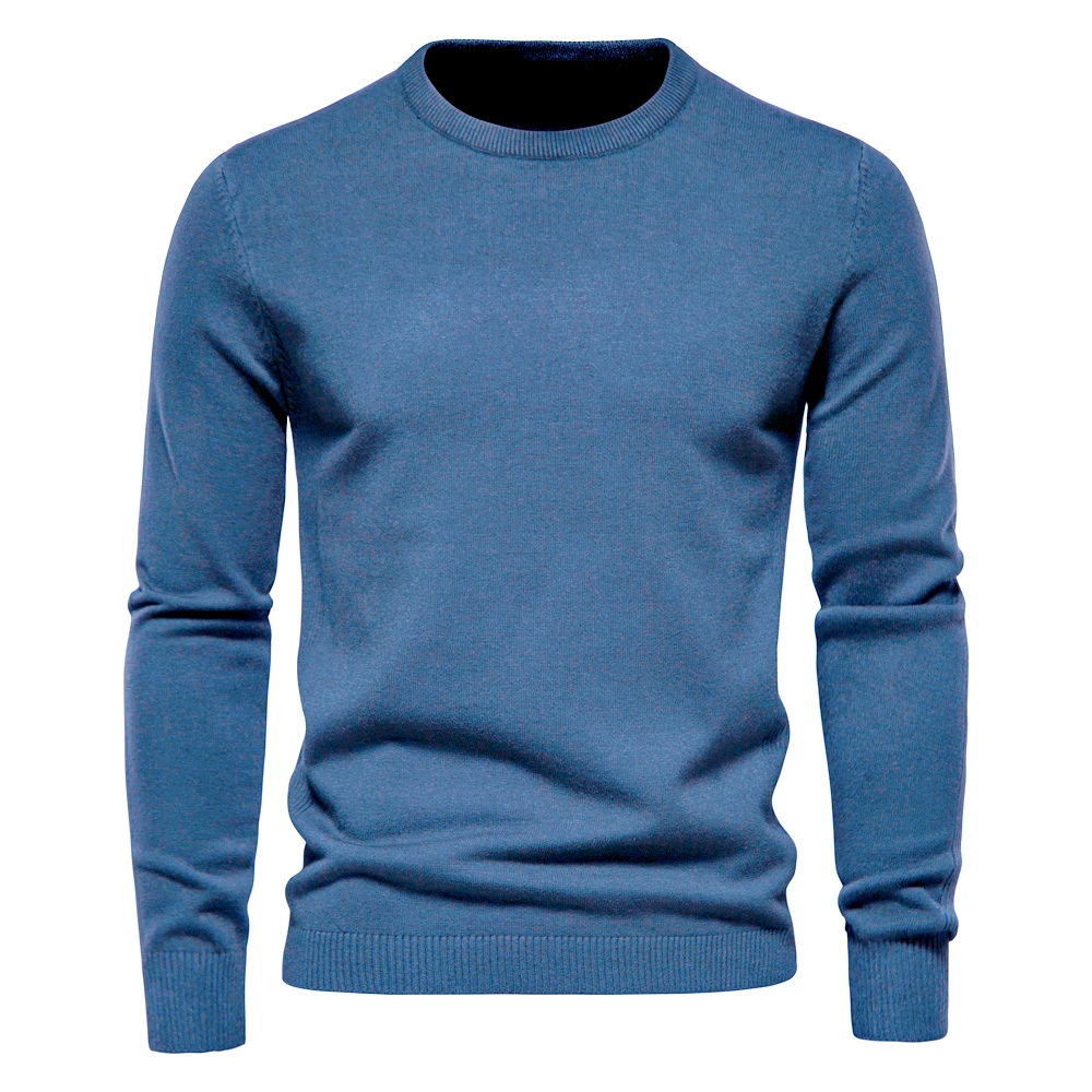 Minimalist round neck men's sweater for timeless style