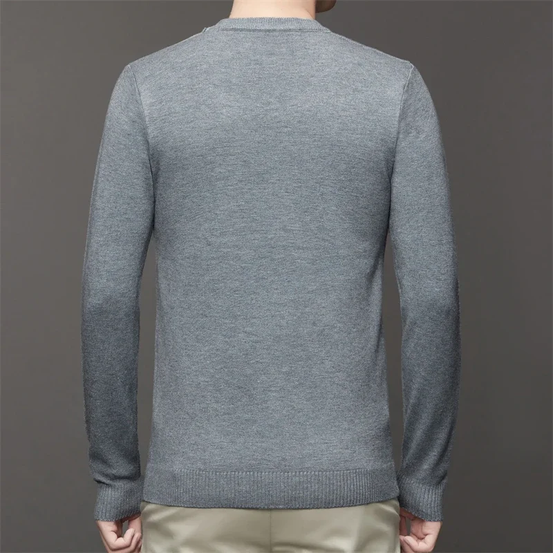 Simple Round Neck Men's Sweater with an Elegant Fit