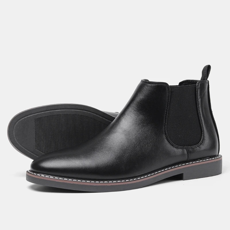 Classic Chelsea boots for men in leather with elasticated insert