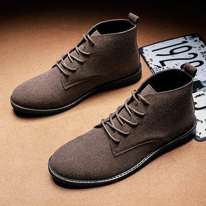 Fashionable suede chukka boots for men, lightweight casual shoes