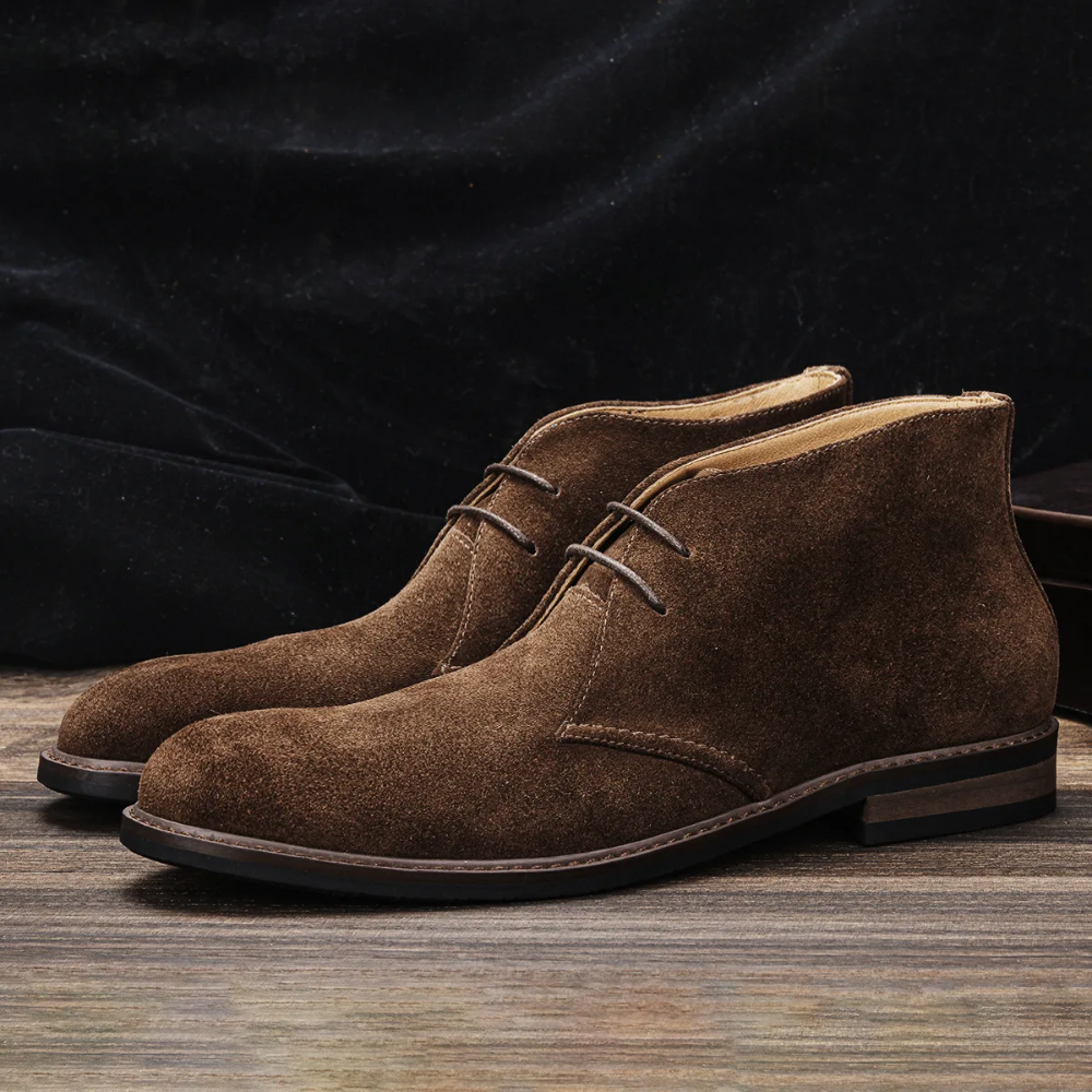 Elegant suede chukka boots for men, hardwearing boots