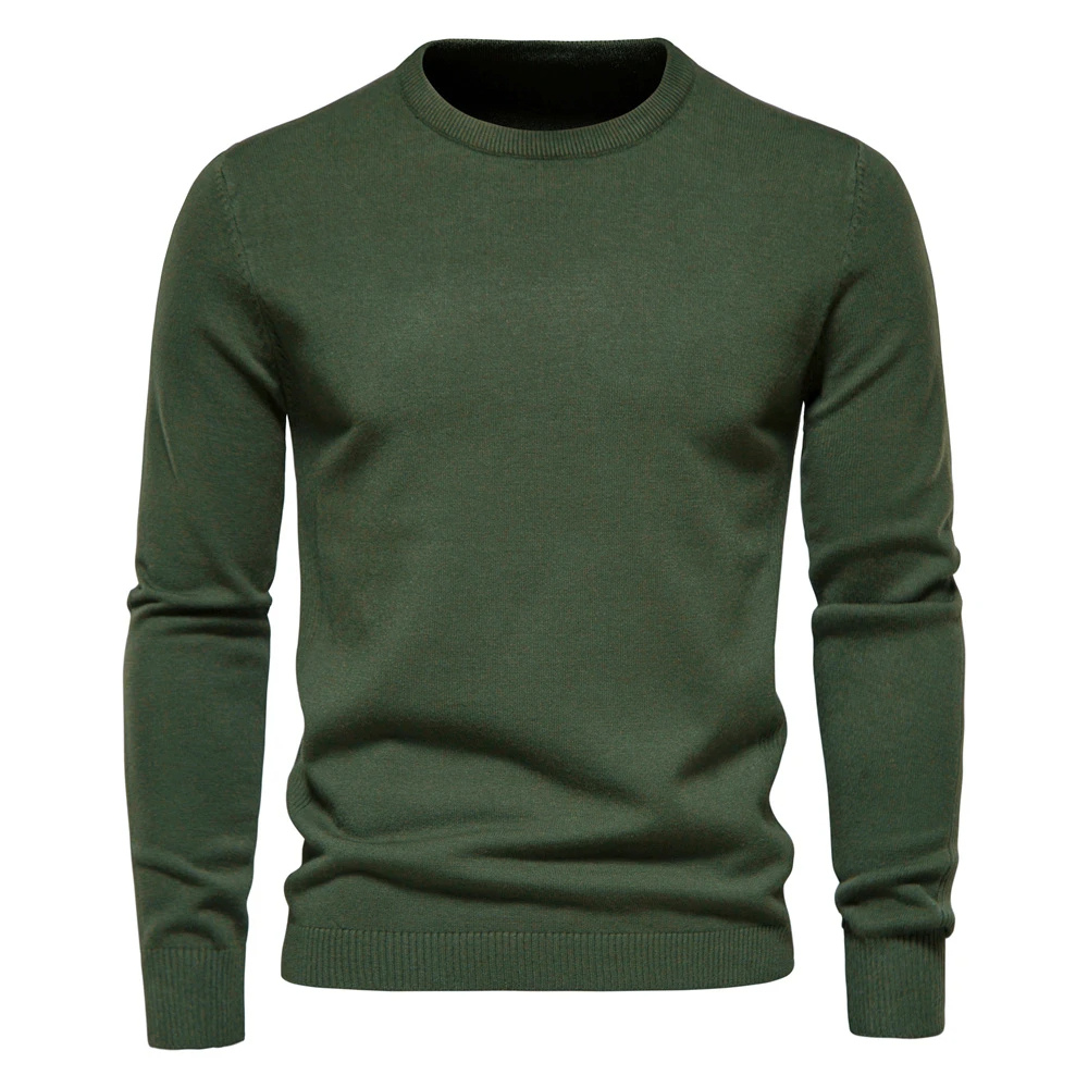 Minimalist round neck men's sweater for timeless style