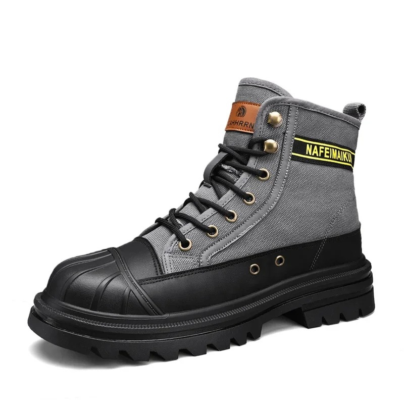 Men's boots with reinforced toe cap and robust canvas upper material