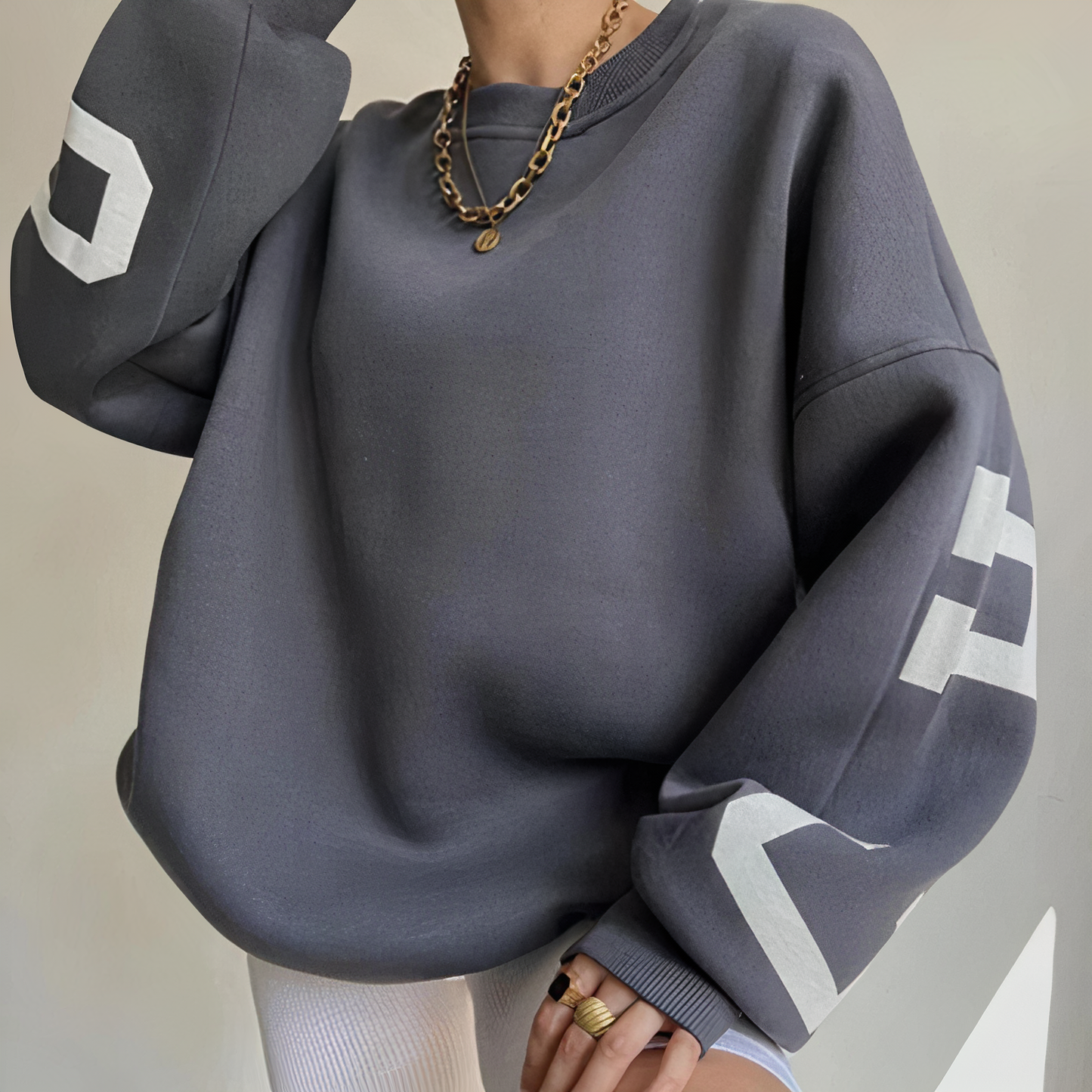 Classic oversized jumper for comfort and warmth