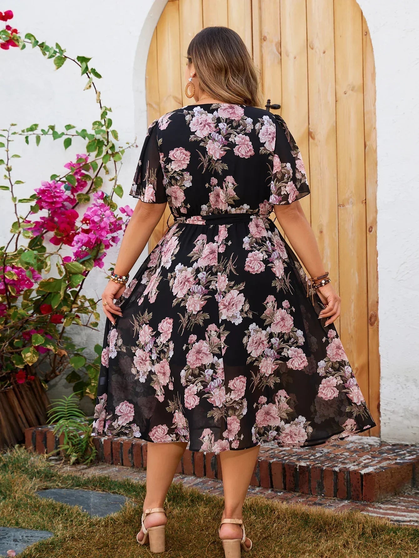 Women - Midi Dress - V-Neck Floral Print - Plus Size, Comfortable & Stylish for Any Occasion