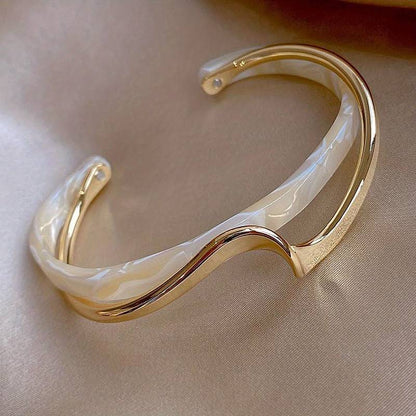 Wave-shaped two-coloured bangle